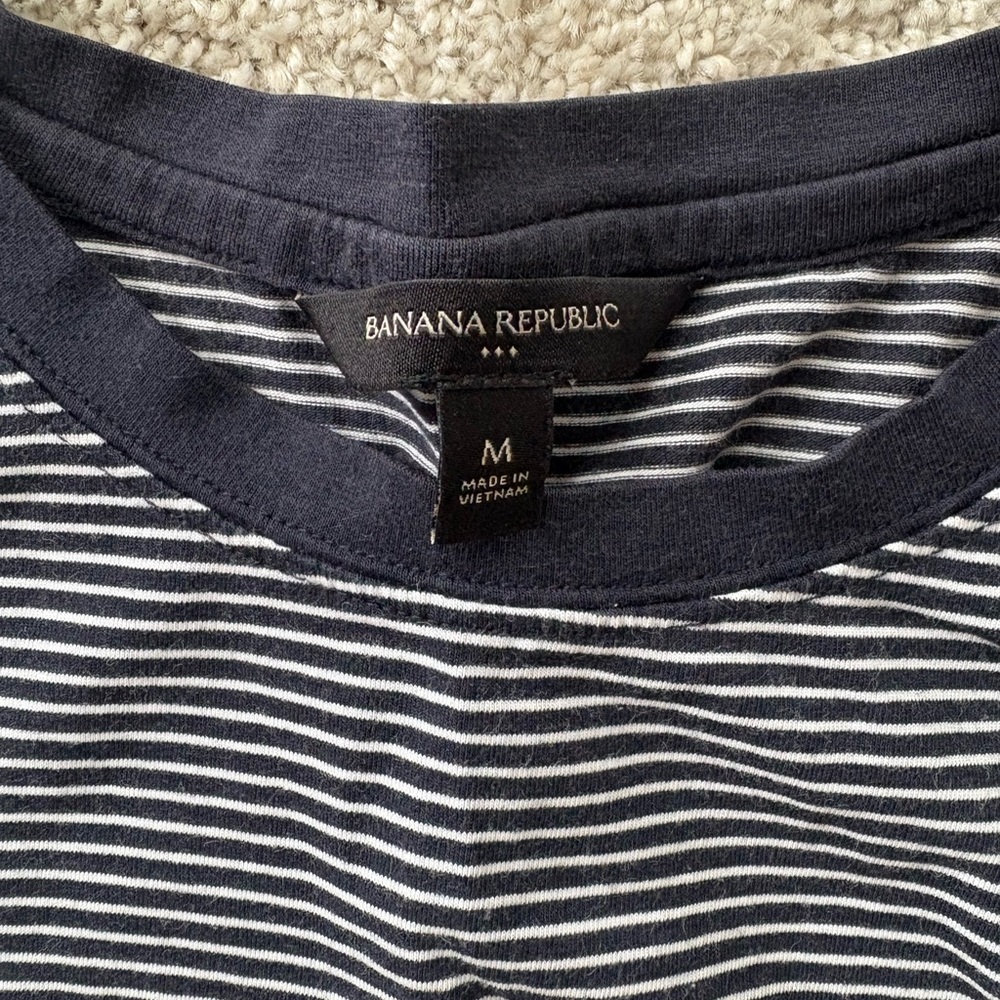 Banana Republic Women’s navy striped tank size medium - Picture 2 of 4